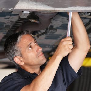 mechanic-at-work-PGT96JC-rb7u7aibhj35iegpc3djx1d9rqefa44y4rhbzm941k